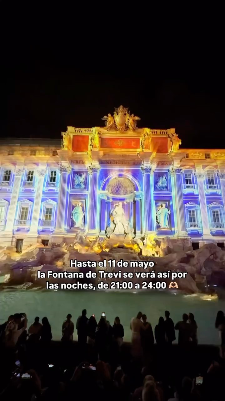 😍La Fontana de Trevi estará así por pocos días! 

Con motivo del torneo internacional de tenis, hasta el 11 de mayo y desde las 21:00 a las 24:00, podrás ver estas proyecciones en la fuente más famosa del mundo 🫶🏻⛲️ 

Si vas a estar en Roma esta semana no te lo pierdas!! 

#fontanaditrevi video by @noidiroma 
#roma #italia